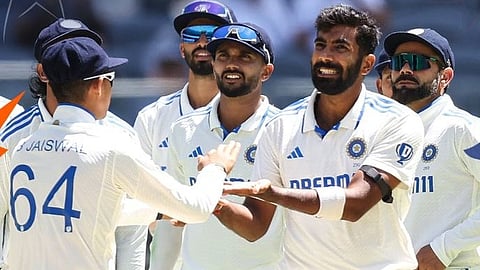 पर्थ येथे सुरु असलेल्या पहिल्या कसोटीत भारताने ऑस्ट्रेलियाला 295 धावांनी नमवले.