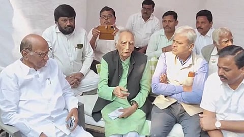 Sharad Pawar Meets Baba Adhav in Mahatma Phule Wada 