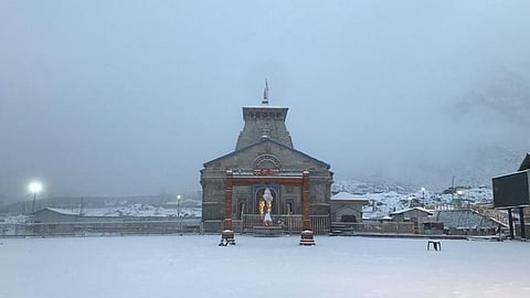 snowfall recorded in kedarnath badrinath shimla temperatures dropped snow cover up to 4 inches 