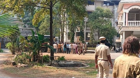 शांतीपार्कमधील त्या वादग्रस्त धार्मिक स्थळांच्या अनधिकृत बांधकामां­­वर कारवाई