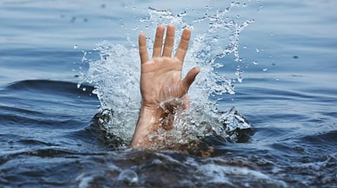   drown to death