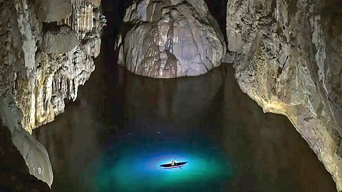 world's largest cave in Vietnam