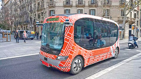 Automatic bus
