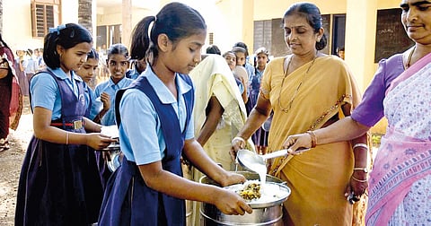 माध्यान्ह आहारात 10 टक्के तेलकपात