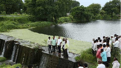 Dhule  |  धुळ्यात ‘गाळमुक्त धरण, गाळयुक्त शिवार’ साठी  ‘जवाहर’चा पुढाकार