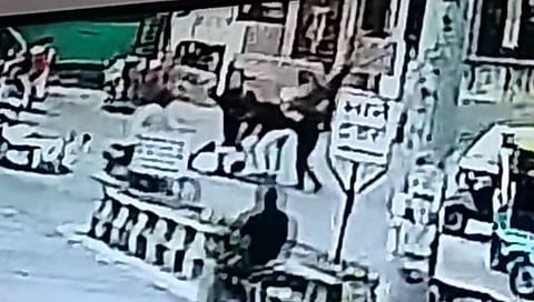 Dealer murdered on a busy road in Nagpur
