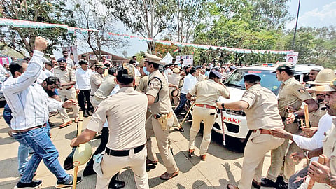 Congress BJP women workers clash