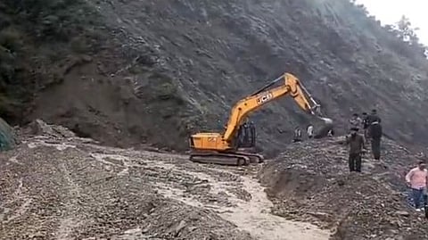   Jammu-Srinagar Highway Blocked