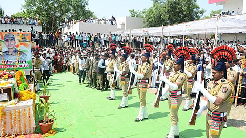Martyr Sachin Vananje cremated with military honors