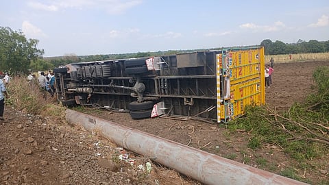 Container  Hits Vehicles in Kage 