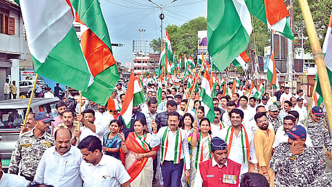 Tiranga Rally Nashik  |  तिरंगा रॅलीतून जवानांच्या शौर्याला सलाम; भर पावसात देशभक्तीचे अनोखे दर्शन