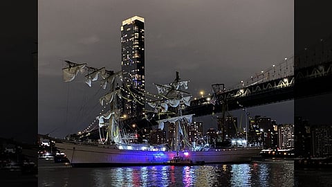 Mexican ship Brooklyn Bridge accident