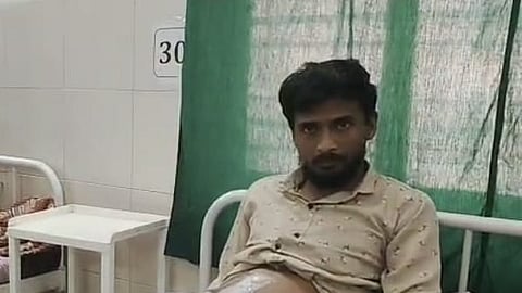 अपेंडिक्सच्या  ऑपरेशन दरम्यान  अताऊल्ला खानच्या  पोटाची त्वचा भाजली.  