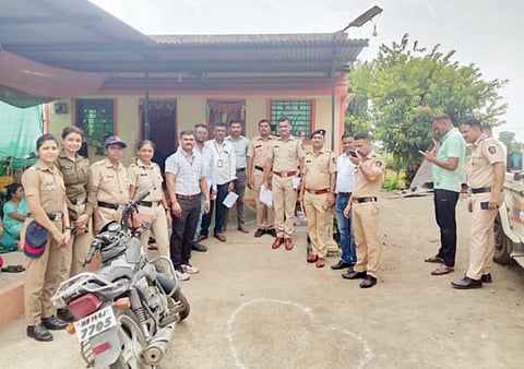 महिलांमधील वाद विकोपाला!चुलत्याचा खून, तर चुलत भावावर प्राणघातक हल्ला; पुतण्यास अटक  