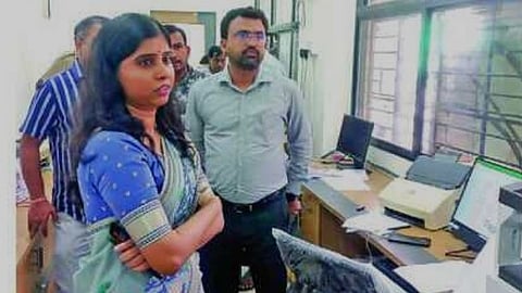 Latur News : मनपा आयुक्त मानसी यांनी पदभार स्वीकारला