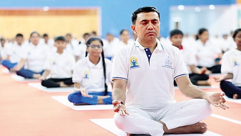 cm-dr-pramod-sawant-participates-in-international-yoga-day