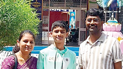 ZP school News: कौतुकास्पद! जि. प. शाळेतील श्लोकने स्पर्धा परीक्षांमध्ये गाठले यशाचे शिखर