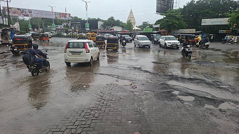 Kalyan Shil Road  |  कल्याण-शीळ रस्त्यावरील काटई चौक झाला खड्डेमय
