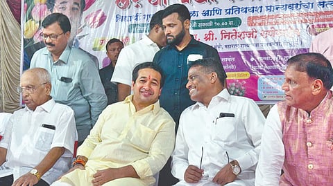 Political Rivals Same Stage 