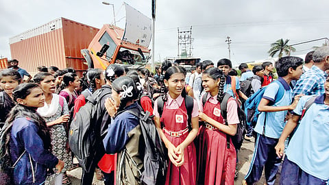 Pune-Bengaluru Highway Blocked
