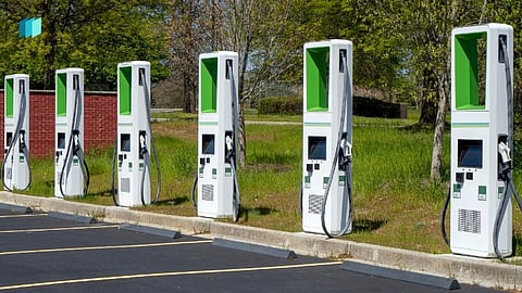 EV Charging Station |  ईव्ही चार्जिंग स्टेशन्ससाठी सप्टेंबरचा अल्टीमेटम