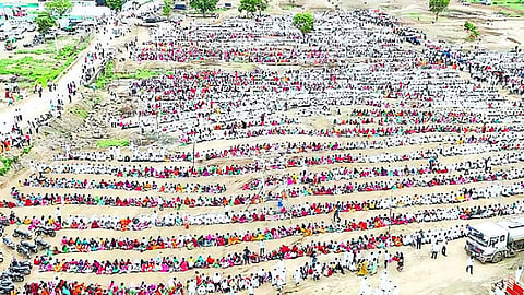 गोदावरीच्या पवित्र तिरावर ज्ञानदानाने भाविकांची तृप्ती : महंत रामगिरी महाराज 