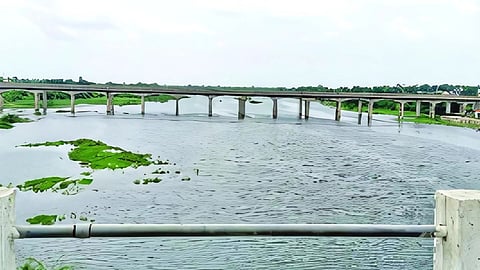 Jalna News : जायकवाडीतून गोदावरी पात्रात पाणी सुटले