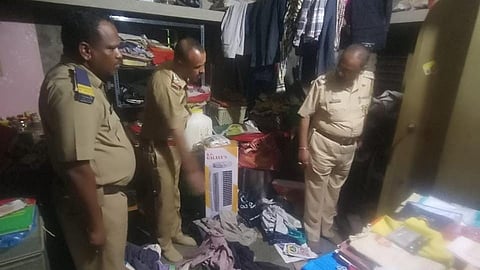 Devgad Theft |