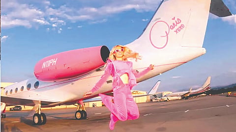 paris-hilton-gets-pink-private-jet-from-husband-carter-reum