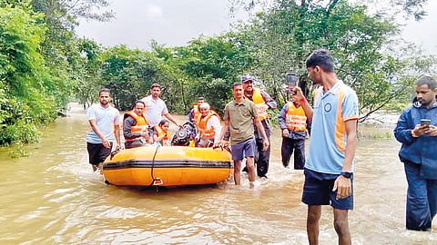pregnant-woman-rescued-by-boat-from-kasari-river-floods