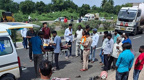 Solapur Pune highway road accident 