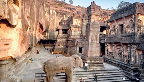 made in india souvenirs available at historical monuments