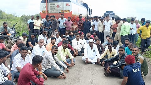 Pakani road roko 