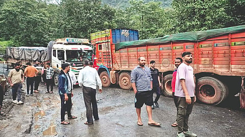  Road Blocked By Trucks Fonda Ghat 