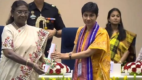 President Droupadi Murmu honors teachers