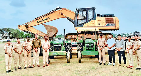 Farmers cheated gang