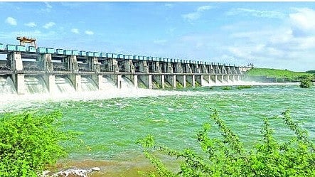 परतूर : निम्न दुधना धरणाचे सोळा दरवाजे उघडण्यात आल्याने नदीला पूर येउन पिकांचे नुकसान झाले 