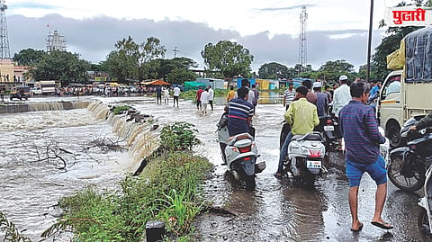 Bridge Safety: जीव धोक्यात घालून करावा लागतोय प्रवास!