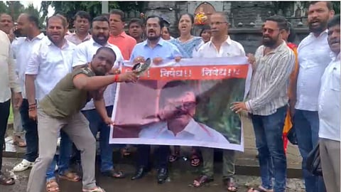 Sanjay Raut protest Mahad  