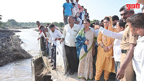 Pankaja Munde flood relief survey