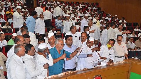 Loan Waiver ... अंत पाहू नका, सरसकट कर्जमाफी द्या !