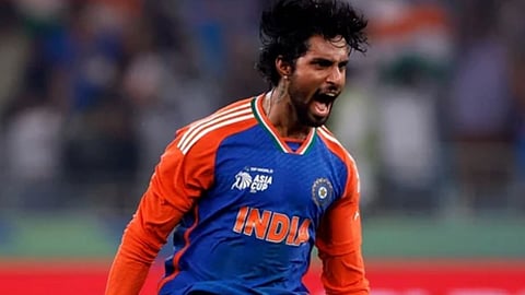IND vs PAK : ‘पाकिस्तानची टीम इंडियासमोर टिकाव धरण्याची लायकी नाही’ : तिलक वर्मा 