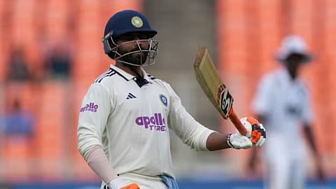 Ravindra Jadeja : ‘जडेजा’च्या तलवारीचे कॅरेबियन गोलंदाजीवर ‘वार’! जड्डूच्या खेळीने पंतचा विक्रम उद्ध्वस्त, धोनीलाही टाकले मागे
