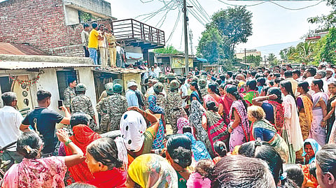 Satara Crime: सासपडेत नराधमाच्या घरावर हल्ला 