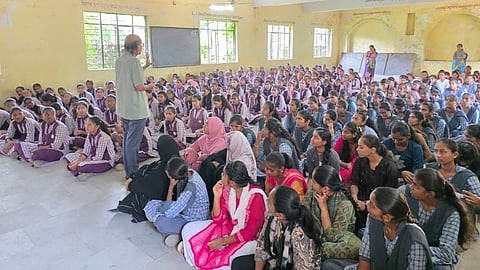 Maharashtra Education: कमी पटाच्या शाळा बंद का होत आहेत? हेरंब कुलकर्णी यांनी सांगितली 5 कारणे