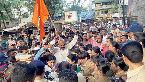  शनिवारवाड्यात नमाज पठणाचा आरोप; मेधा कुलकर्णींच्या नेतृत्वाखाली आंदोलन