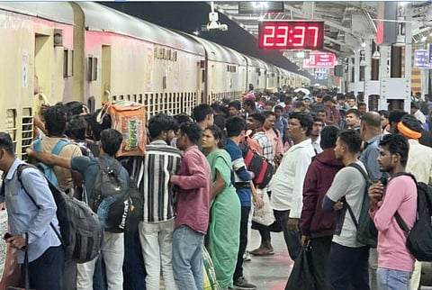 बाजारात दिवाळीची धामधूम; खरेदीसाठी नागरिकांची झुंबड, कोट्यवधींची उलाढाल