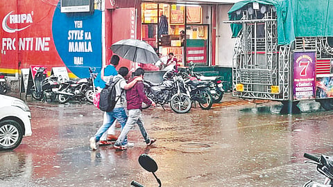 Solapur Rain: विजांच्या कडकडाटासह अवकाळीने मोठे नुकसान