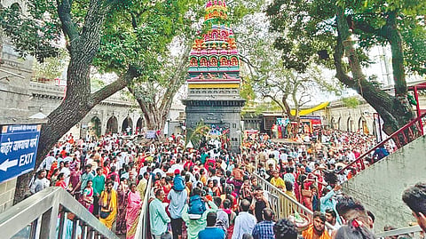 Tuljabhavani Temple: श्री तुळजाभवानीच्या दर्शनासाठी गर्दी 