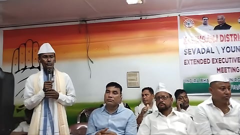 आसाममधील श्रीभूमि जिल्ह्यात काँग्रेसच्या एका कार्यक्रमात 'आमार सोनार बांग्ला' हे गीत गायले गेल्याने मोठा राजकीय वाद निर्माण झाला आहे.